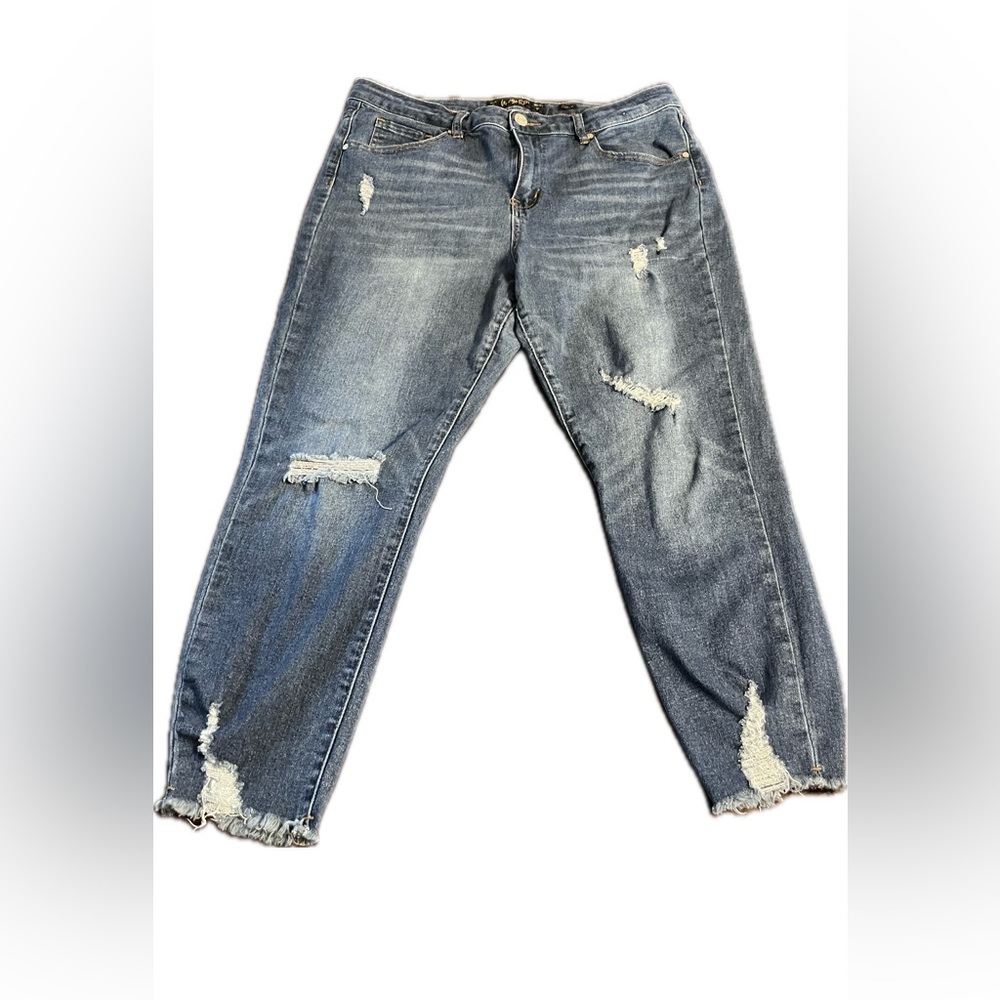 Women’s cropped blue jeans ripped size 15. Waist 31 Indigo Rein curvy